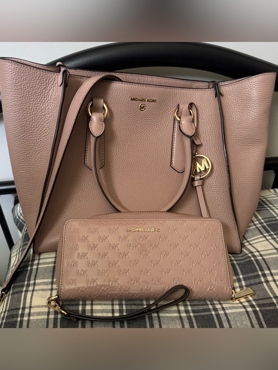 Michael Kors Handbags - Michael Kors Dusty Rose Leather Tote with Matching Wallet